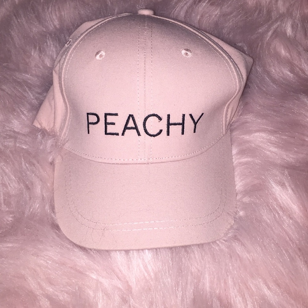 Peachy hat 🍑